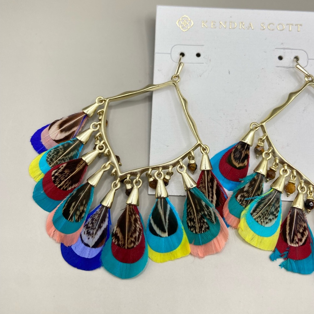 Kendra Scott ❤️Multicolor Feather Statement Earrings❤️